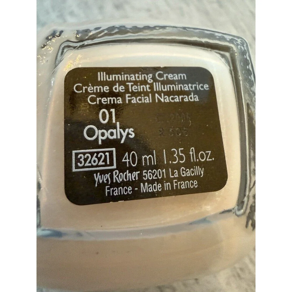 Yves Rocher Couleurs Illuminating Cream Metallic Gold Finish 01 Opalys 1.35oz